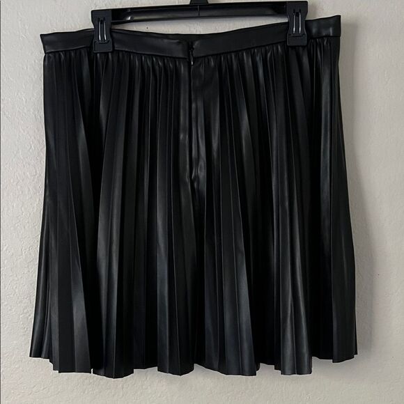 NWT French Connection ETTA Recycled Vegan Leather Skirt in Size 12 - Picture 6 of 15